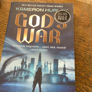 Gods war kameron Hurley